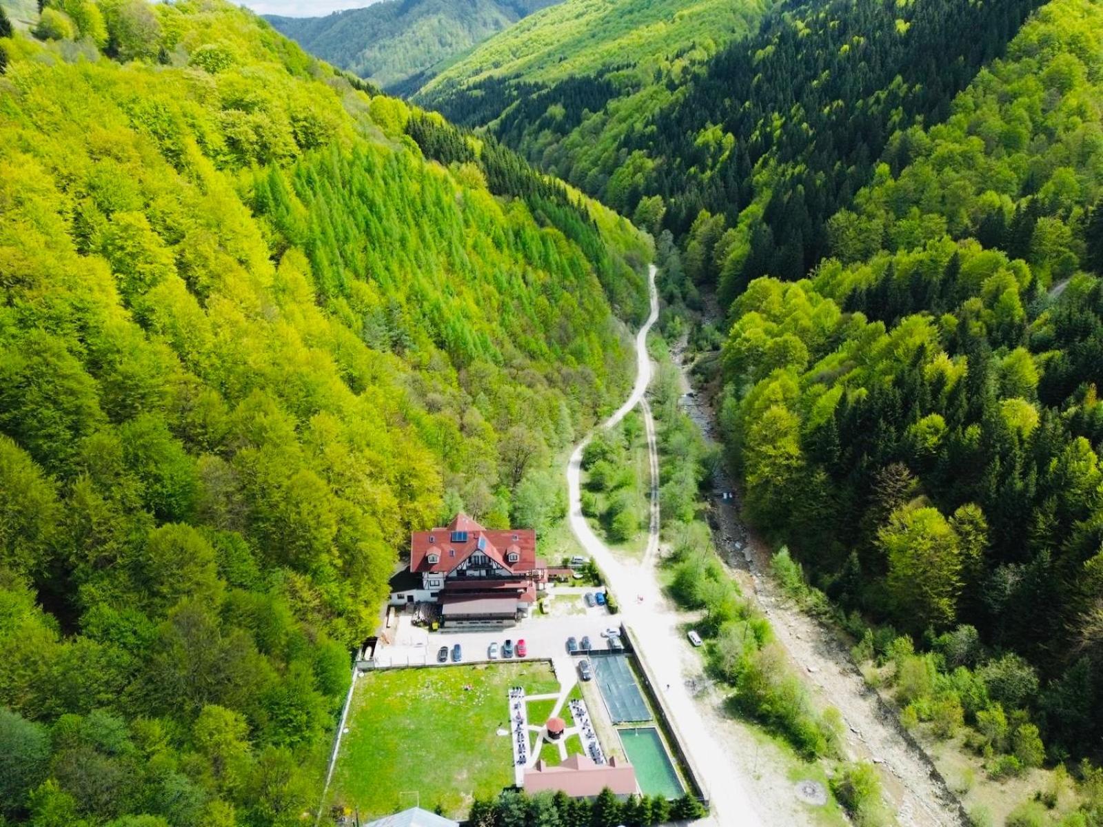 Cabana Izvoarele Doftanei Traisteni ภายนอก รูปภาพ